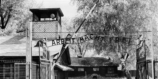 1372662_3_56a6_l-entree-du-camp-de-concentration-d-auschwitz